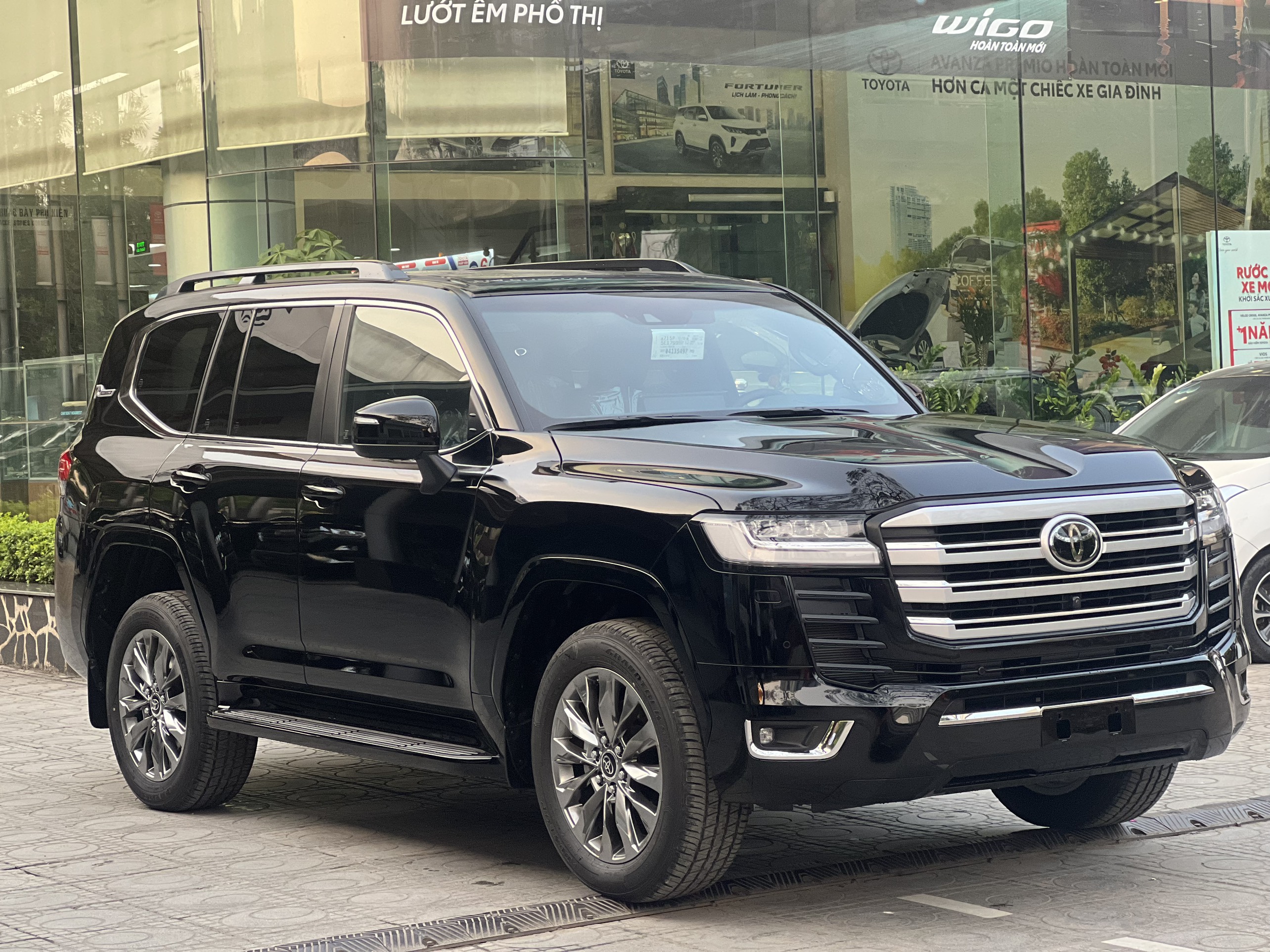 NÂNG CẤP LAND CRUISER LC300 LÊN PHIÊN BẢN VXR TRUNG ĐÔNG