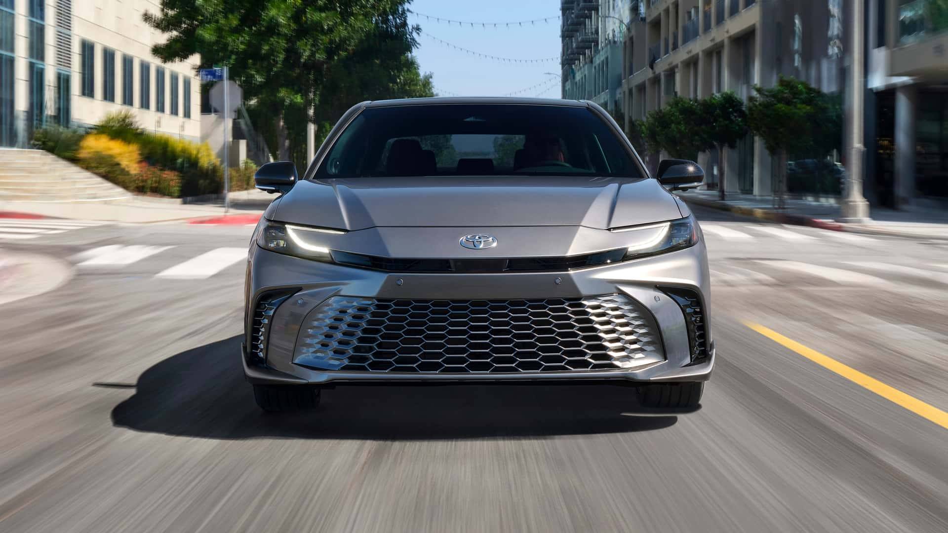 TOYOTA CAMRY HEV LUXURY