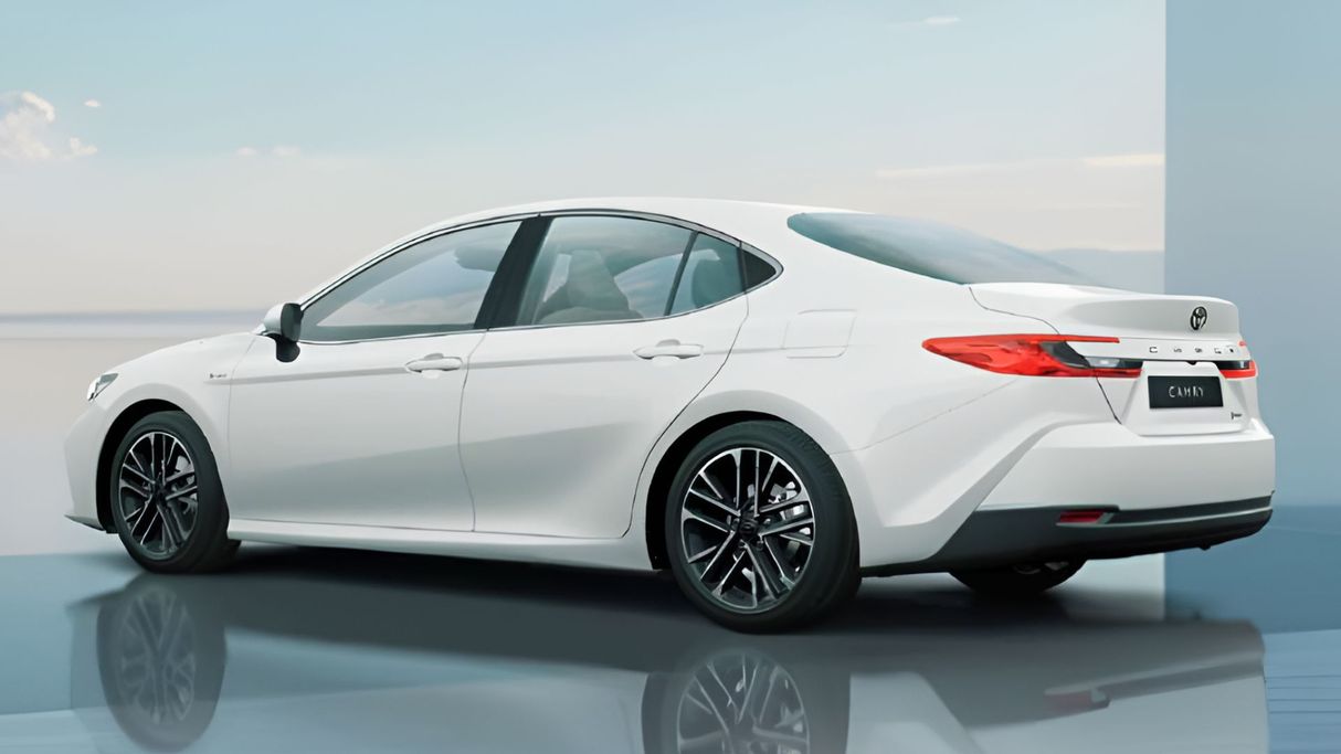 TOYOTA CAMRY HEV LUXURY