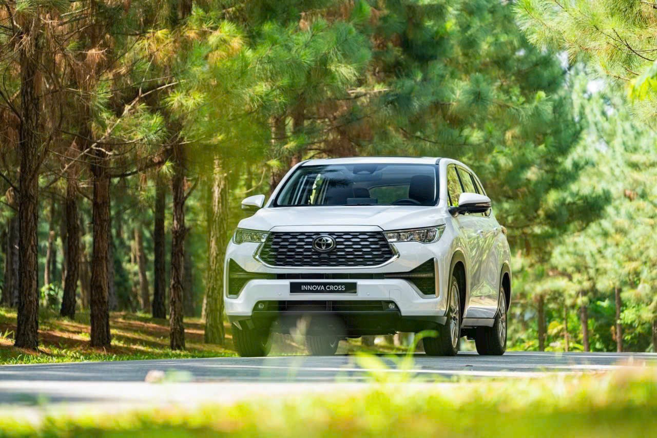 TOYOTA INNOVA