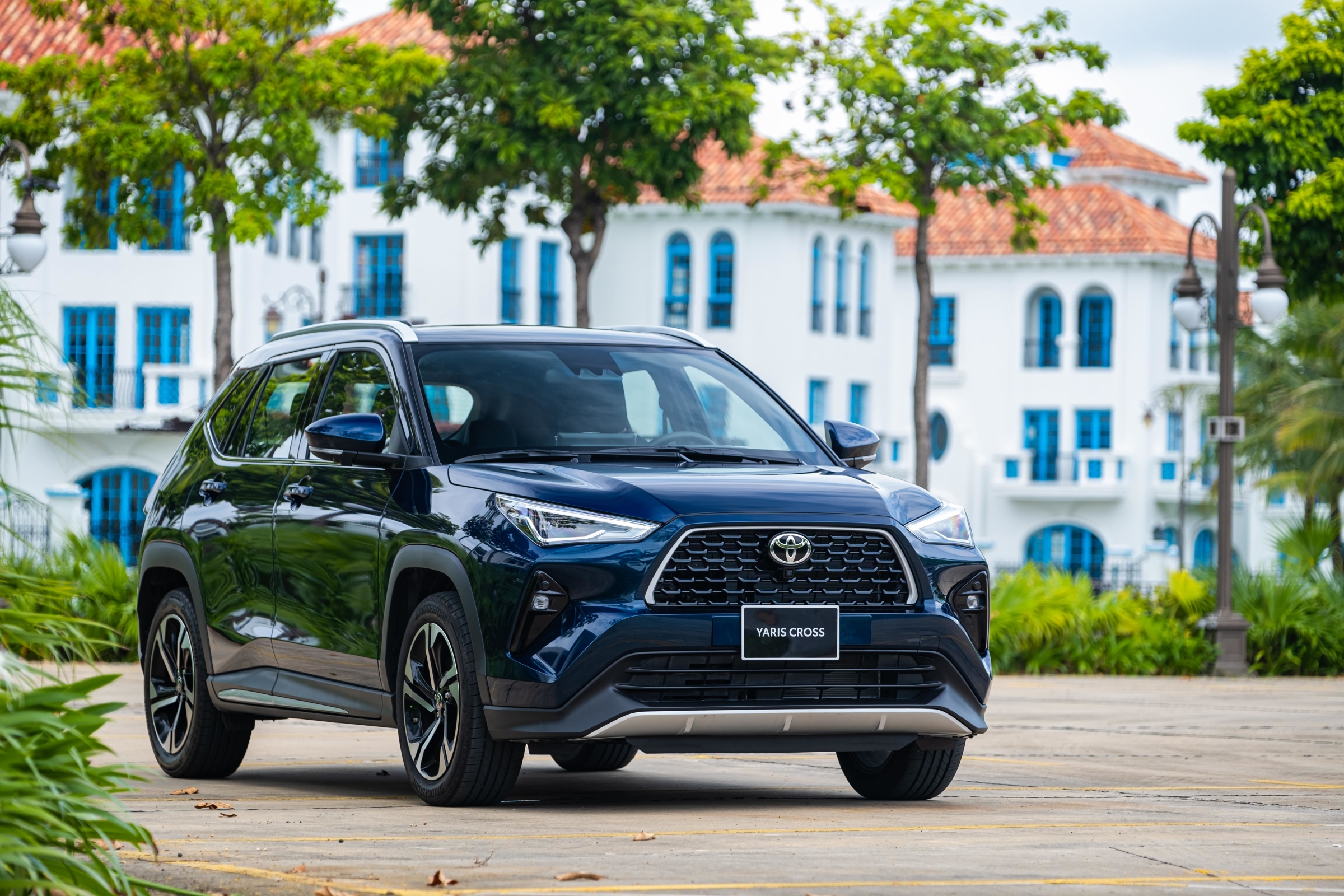 YARIS CROSS V