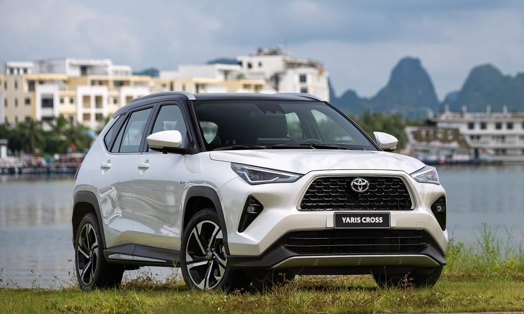 YARIS CROSS V