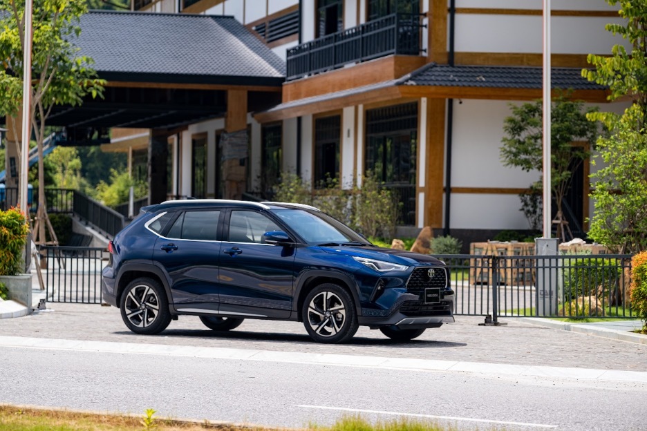 YARIS CROSS V