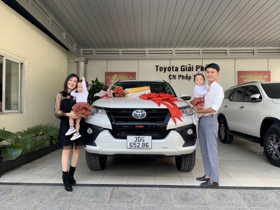 TOYOTA PHÁP VÂN BÀN GIAO XE MỚI VỀ TAY KHÁCH HÀNG THÁNG 12/2020