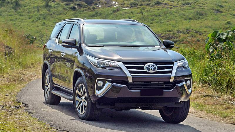 Toyota Fortuner 2.7V 4×2 AT máy xăng 2019