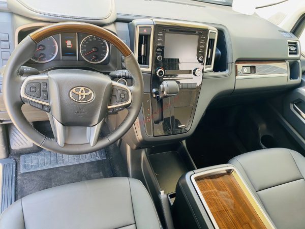 Nội thất Toyota Granvia 2020