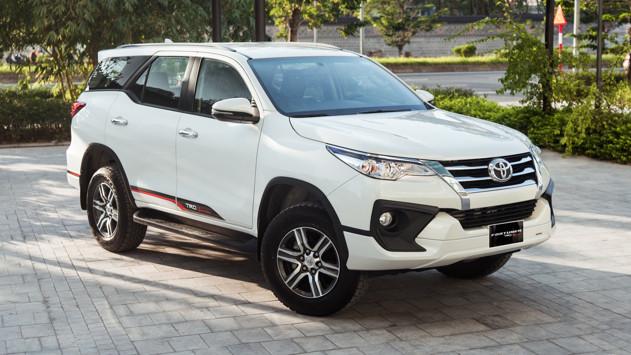 fortuner-trd-sportivo-exterior-autodaily-05.jpg