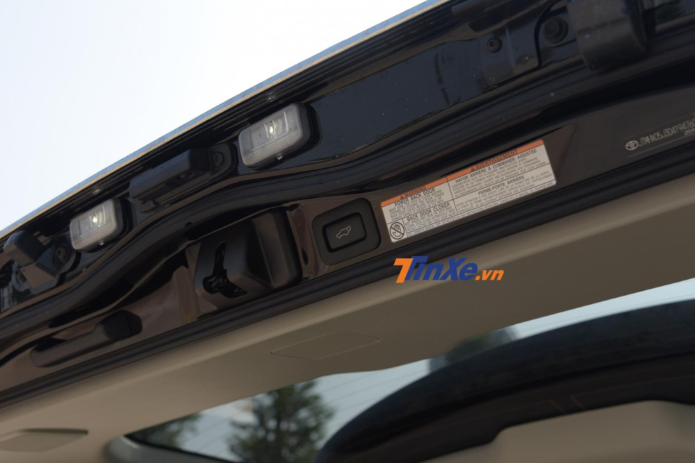 Cốp điện cũng là một tính năng mới trên Toyota Land Cruiser 2020 Cốp điện cũng là một tính năng mới trên Toyota Land Cruiser 2020