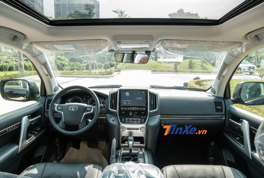 Xe được bổ sung cửa sổ trời cỡ lớn Xe được bổ sung cửa sổ trời cỡ lớn
