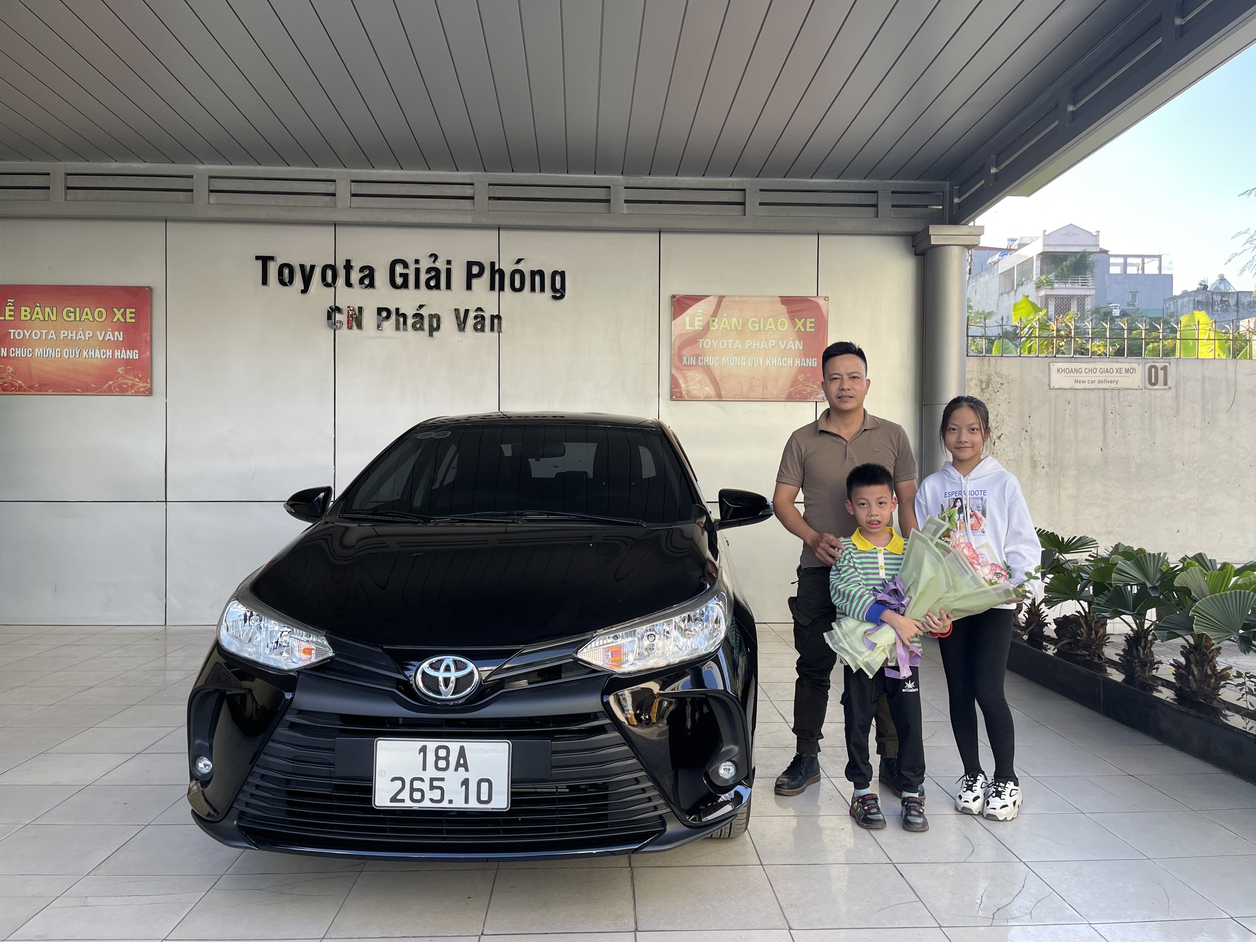 TOYOTA PHÁP VÂN BÀN GIAO XE MỚI VỀ TAY KHÁCH HÀNG THÁNG 11/2021